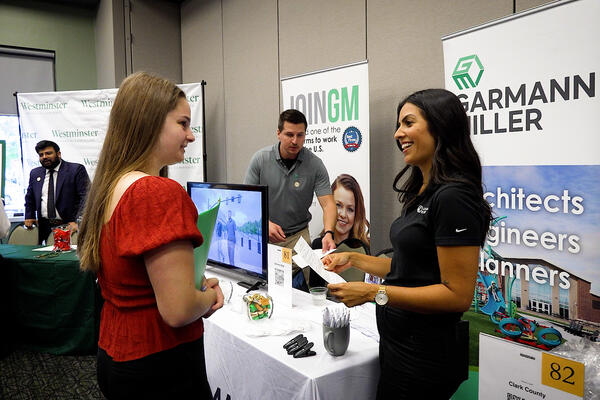Nearly 1,000 Wright State students and alumni attend fall Career Fair